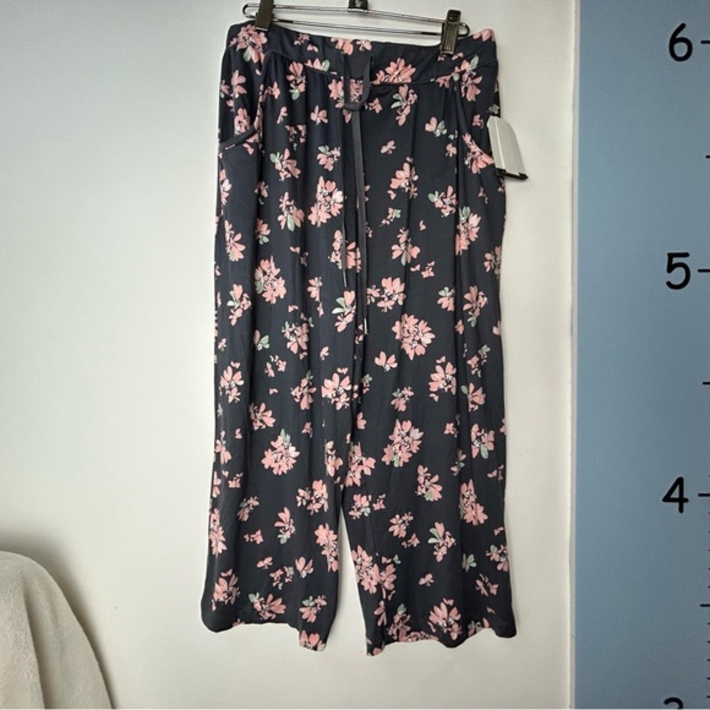Belk Wonderly Gray Charcoal Lounge Pajama Pants w/Pink Floral Accents Medium NWT